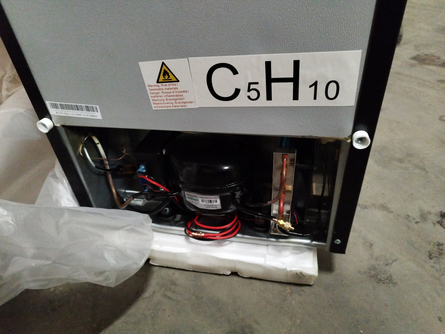 Frigorifero a compressore 12/24v 81 Litri NERO con ghiacciaia interna (45Lx81Hx45P)