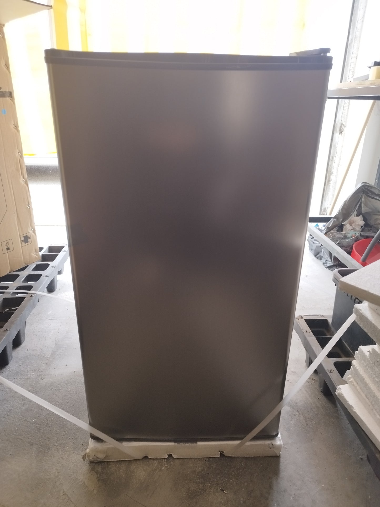 Frigorifero a compressore 12/24v 81 Litri GRIGIO con ghiacciaia interna (45Lx81Hx45P)