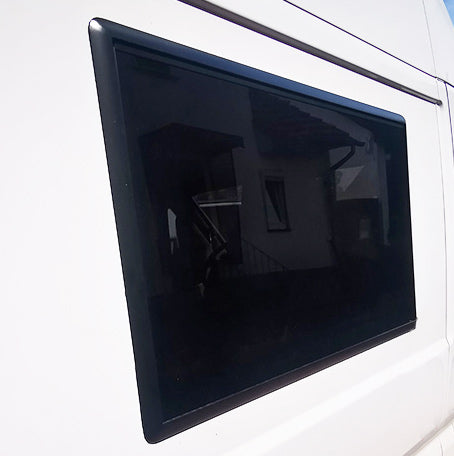 Finestra a battente 500x450 (a doppia parete, 3 telai) con zanzariera e oscurante