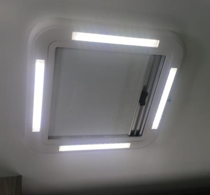 Oblò Panoramico con Luce a LED 960x655