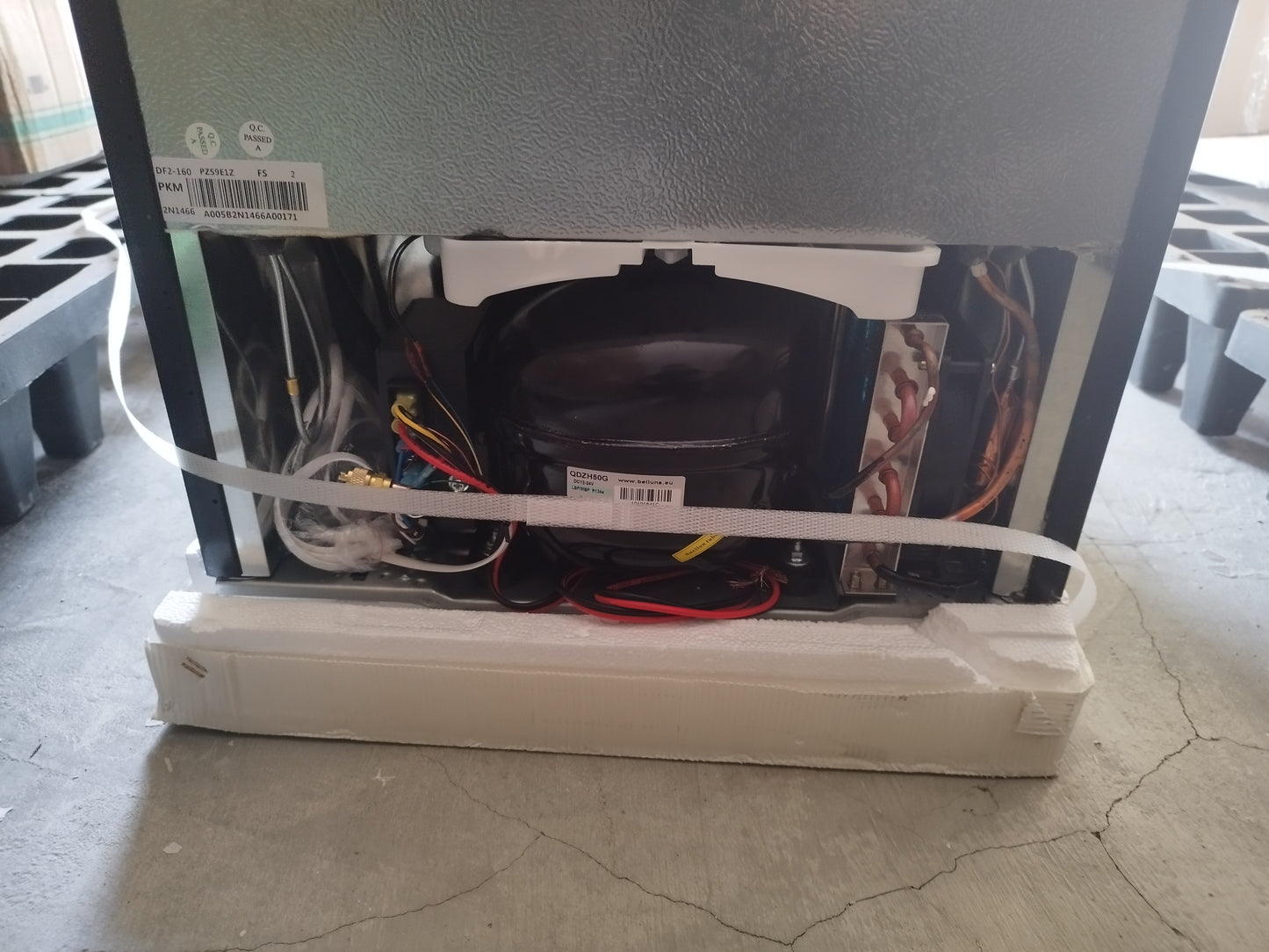 Frigorifero a compressore 12/24v 127 Litri NERO con congelatore (47,5Lx115Hx53P)