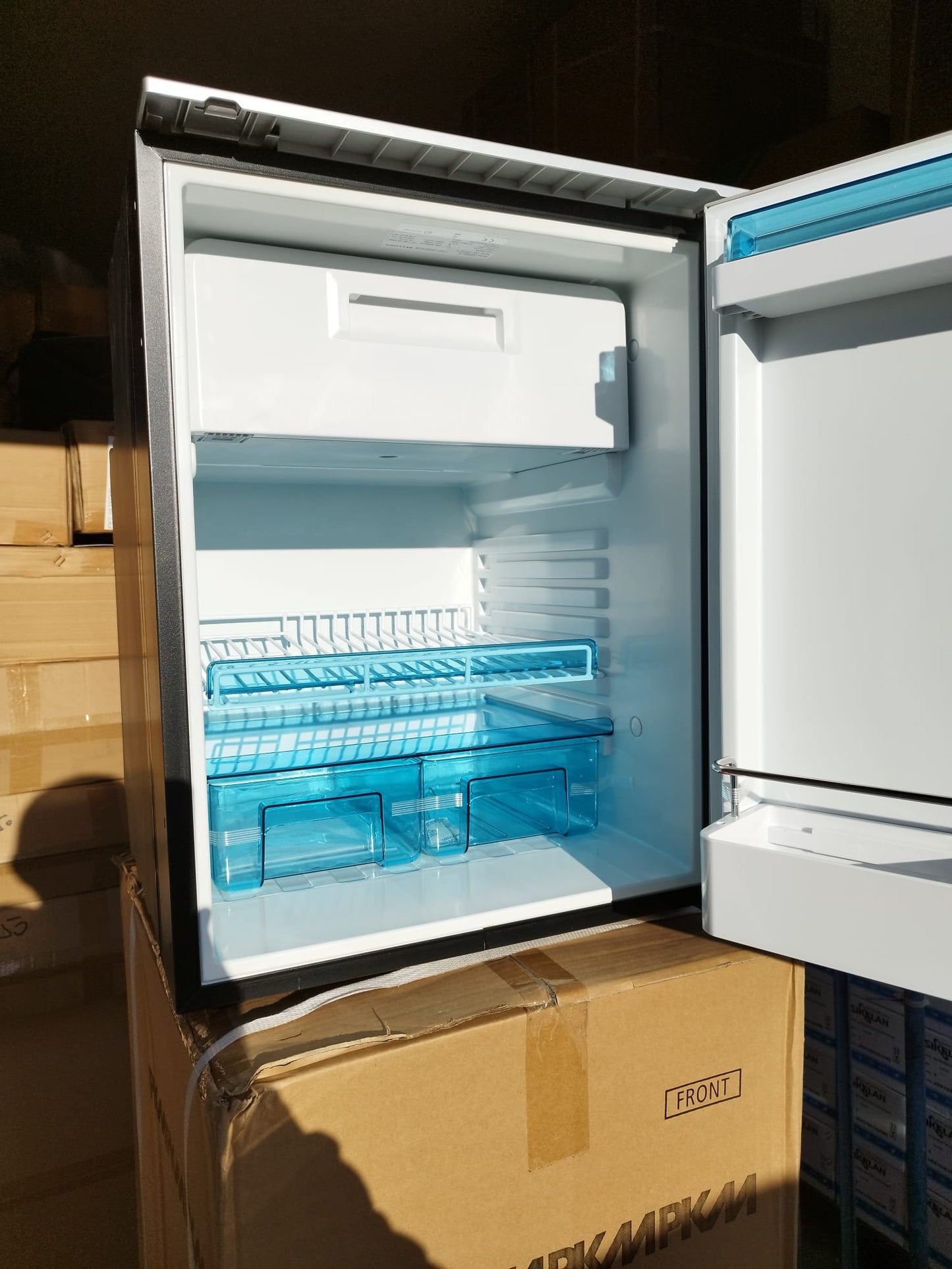 Frigorifero a compressore 12/24v 50 litri congelatore estraibile (38Lx51Hx48P) apertura a destra