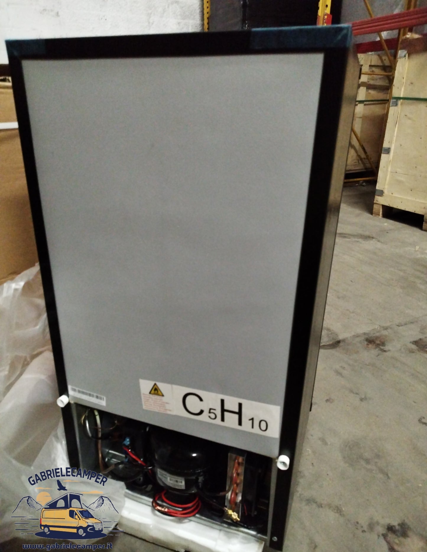 Frigorifero a compressore 12/24v 81 Litri NERO con ghiacciaia interna (45Lx81Hx45P)