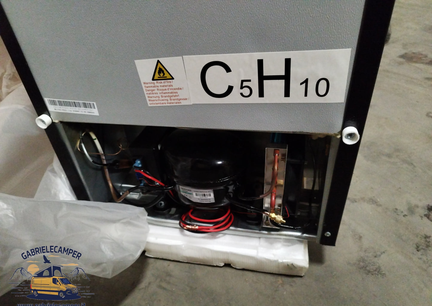 Frigorifero a compressore 12/24v 81 Litri NERO con ghiacciaia interna (45Lx81Hx45P)