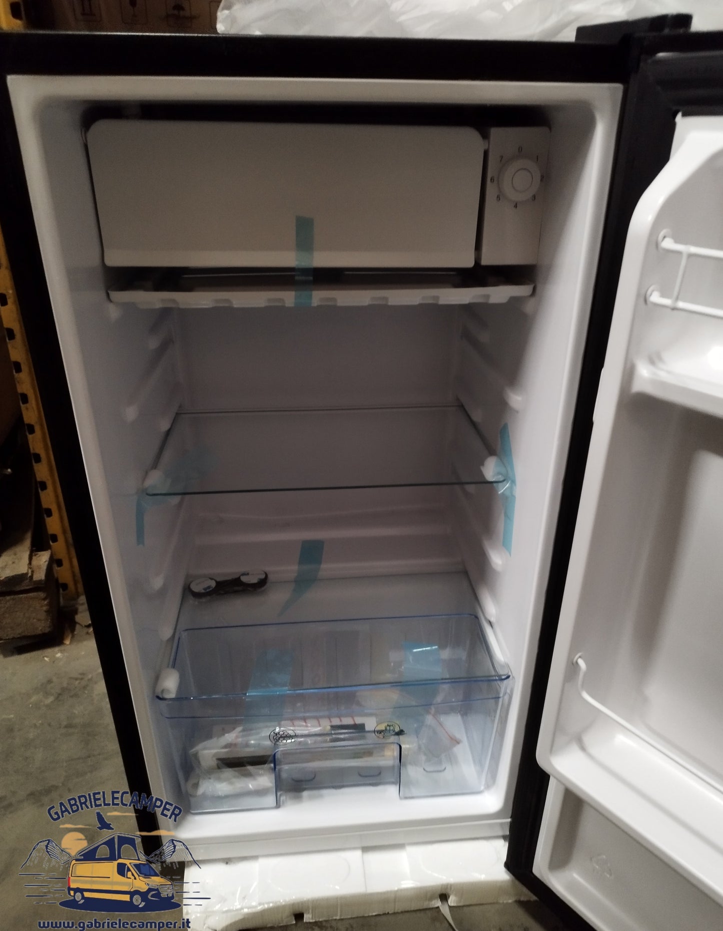 Frigorifero a compressore 12/24v 81 Litri NERO con ghiacciaia interna (45Lx81Hx45P)