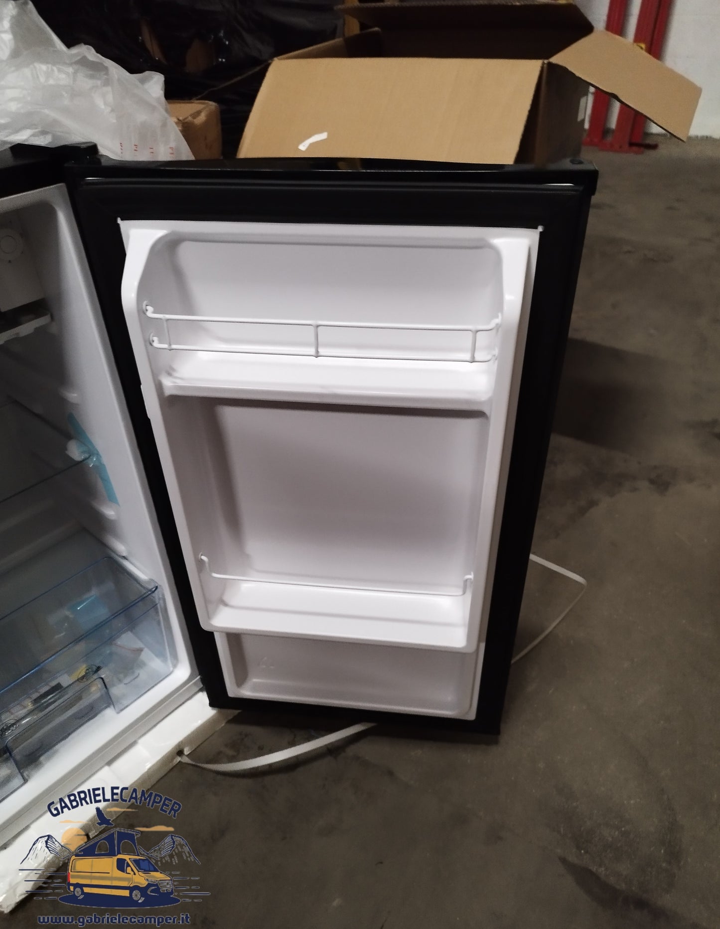 Frigorifero a compressore 12/24v 81 Litri NERO con ghiacciaia interna (45Lx81Hx45P)