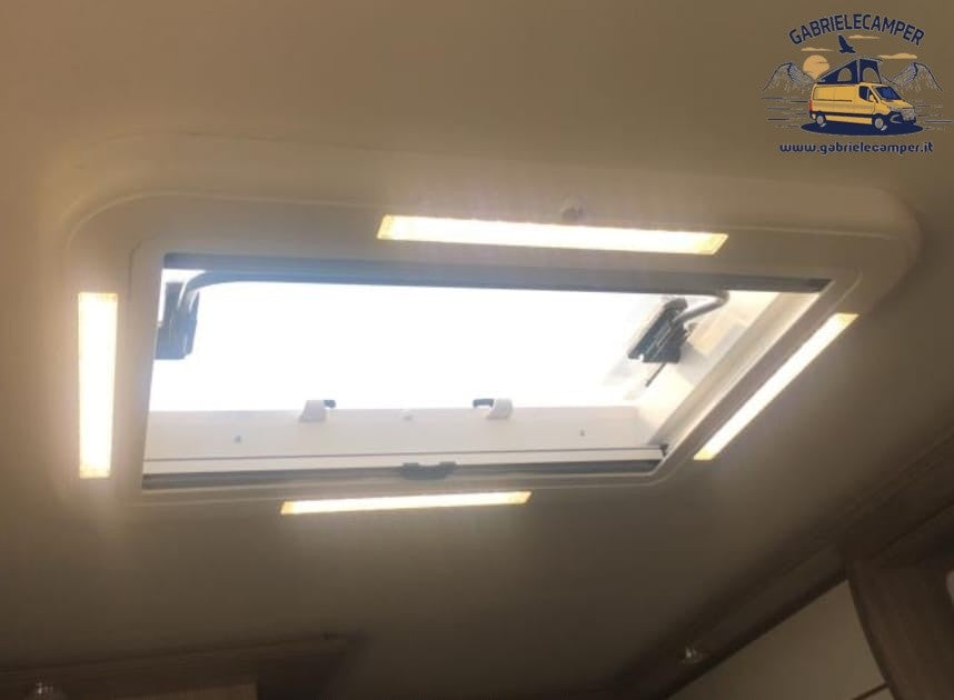 Oblò Panoramico con Luce a LED 700x500