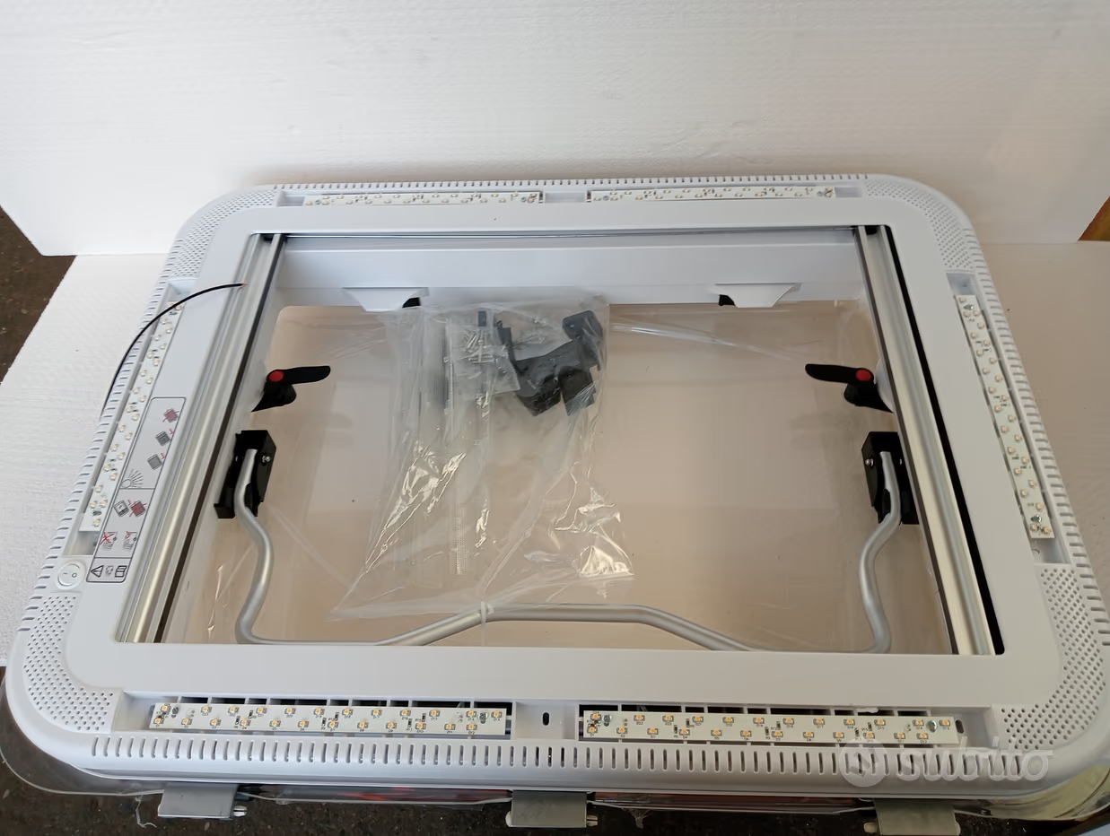 Oblò Camper Panoramico 700x500 Illuminazione LED 12V + Oscurante+ Zanzariera