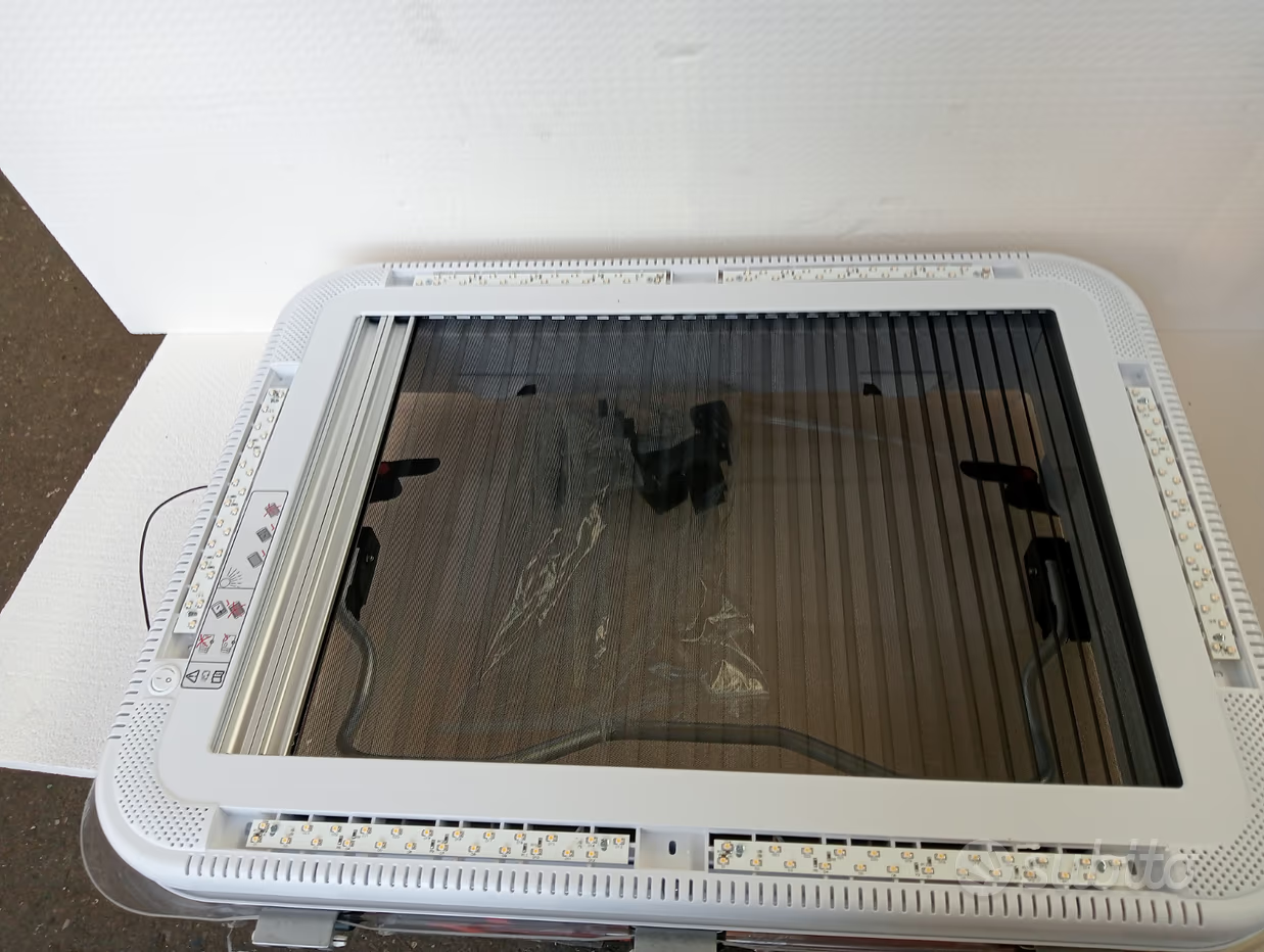 Oblò Camper Panoramico 700x500 Illuminazione LED 12V + Oscurante+ Zanzariera