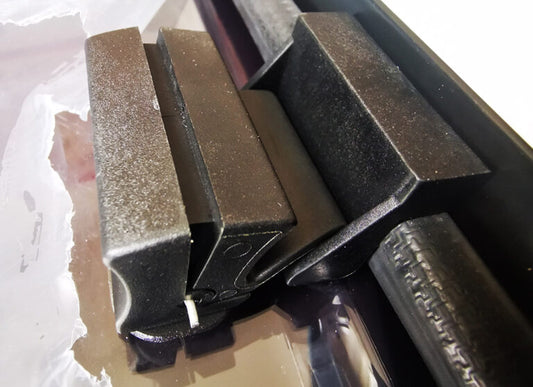 Finestra scorrevole oscurata 1000x500 (doppia parete, complanare, 3 telai)