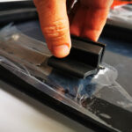 Finestra scorrevole oscurata 700x400 (doppia parete, complanare, 3 telai)